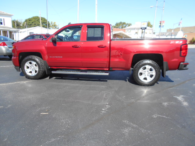 Used 2018 Chevrolet Silverado 1500 LT with VIN 1GCVKREC3JZ241653 for sale in North Baltimore, OH