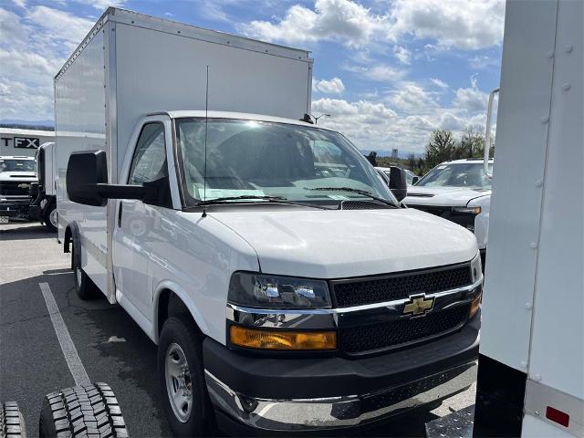 2023 Chevrolet Express Cutaway 3500 Vehicle Photo in ALCOA, TN 37701-3235