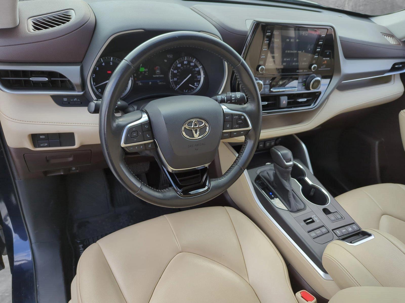 2020 Toyota Highlander Vehicle Photo in Ft. Myers, FL 33907