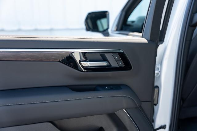 2025 Chevrolet Suburban Vehicle Photo in PLYMOUTH, MA 02360-4801