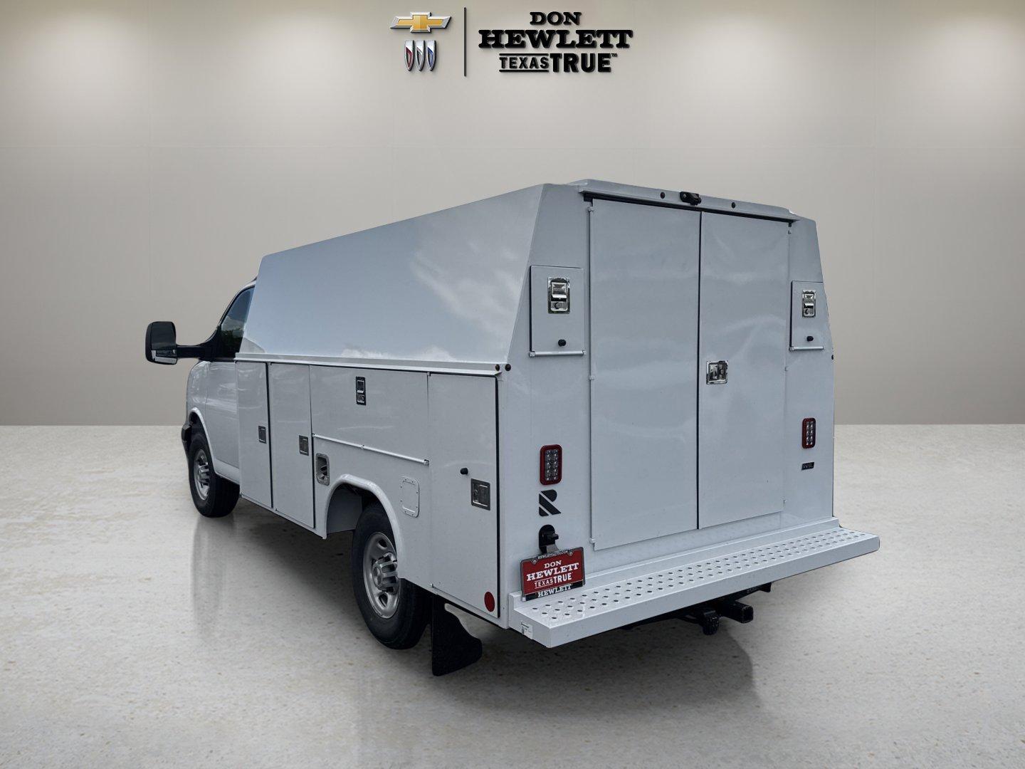 2025 Chevrolet Express Cutaway 3500 Vehicle Photo in GEORGETOWN, TX 78626-7508