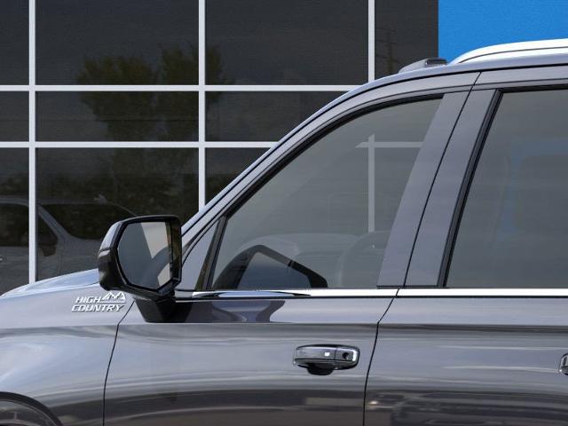 2025 Chevrolet Suburban Vehicle Photo in EVERETT, WA 98203-5662