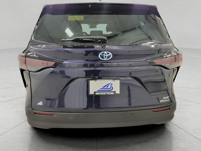 2024 Toyota Sienna Vehicle Photo in Oshkosh, WI 54904