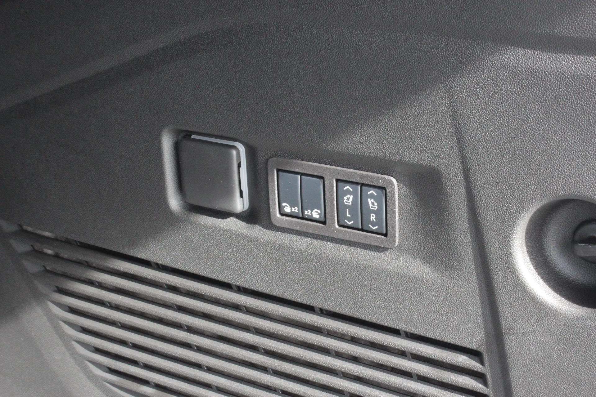 2025 GMC Yukon XL Vehicle Photo in AURORA, CO 80012-4011