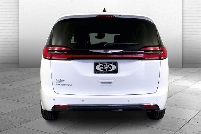 2023 Chrysler Pacifica Vehicle Photo in Kansas City, MO 64114