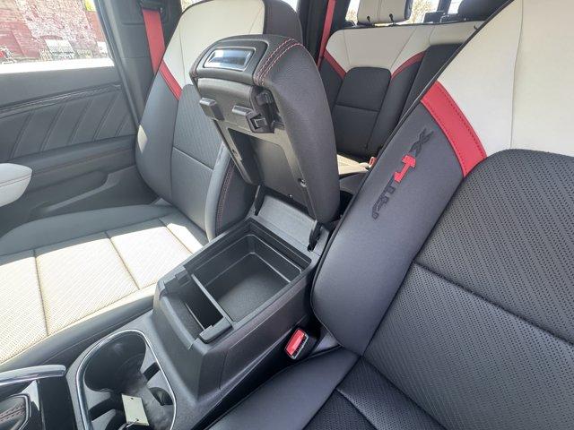 2024 GMC Canyon Vehicle Photo in LEOMINSTER, MA 01453-2952