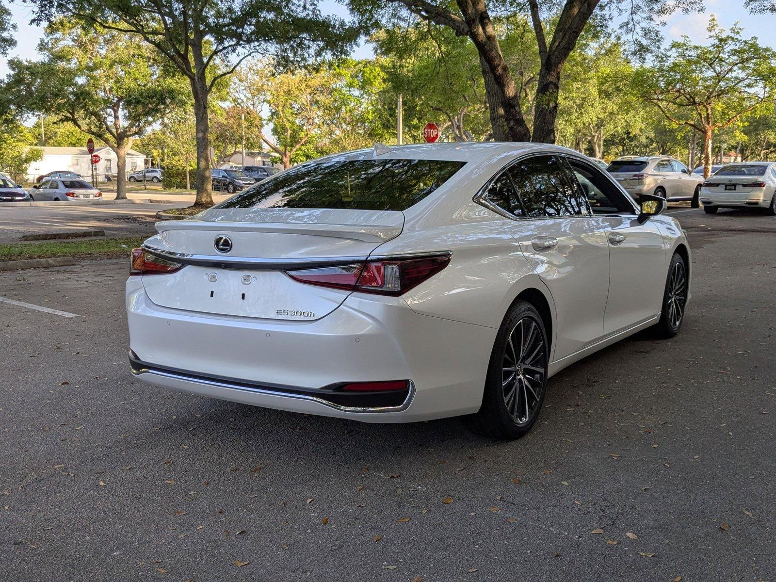 2025 Lexus ES 300h Vehicle Photo in West Palm Beach, FL 33417