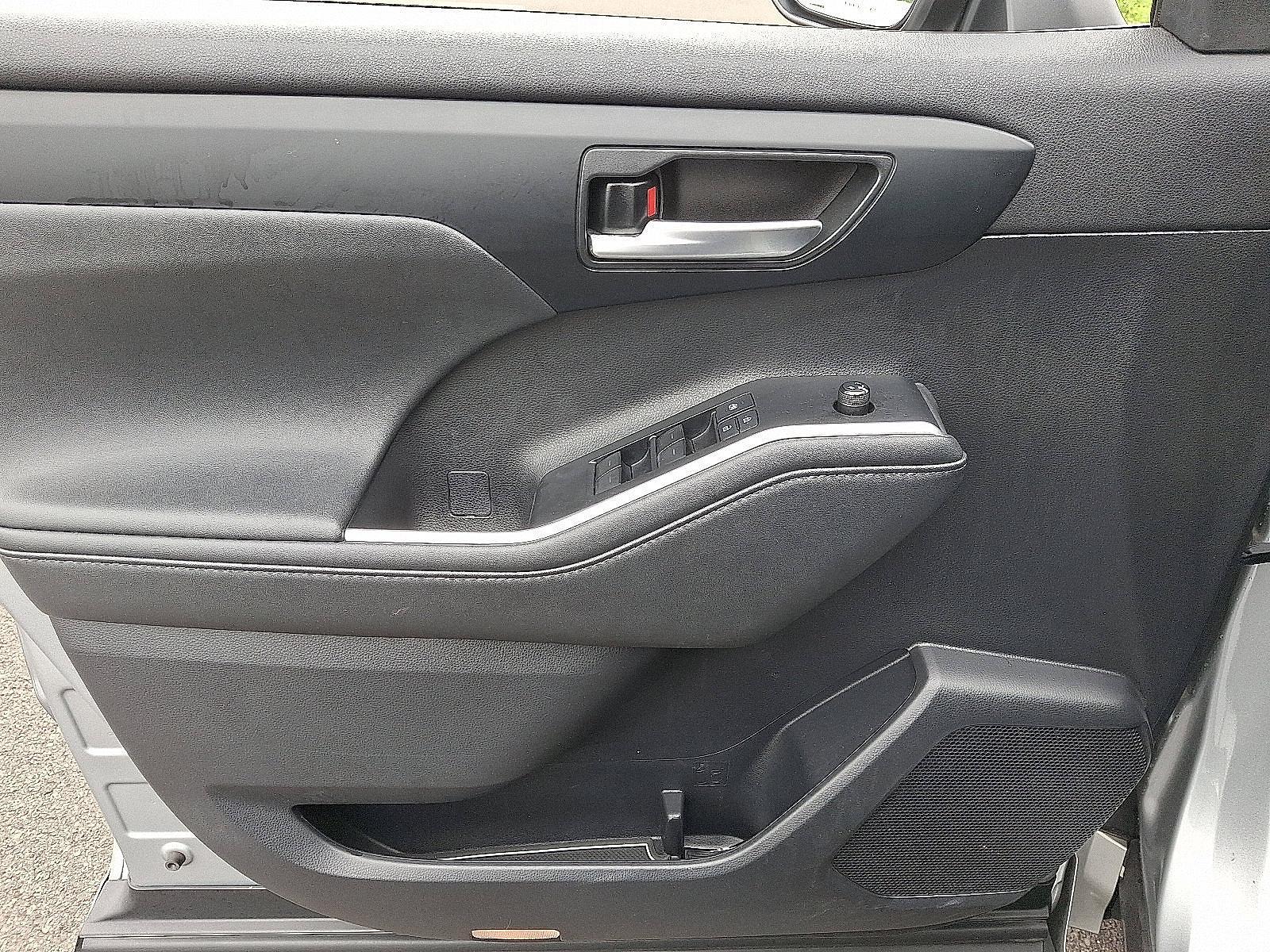 2021 Toyota Highlander Vehicle Photo in Trevose, PA 19053