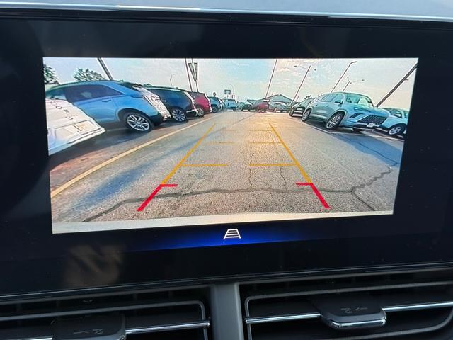 2025 Chevrolet Trax Vehicle Photo in COLUMBIA, MO 65203-3903