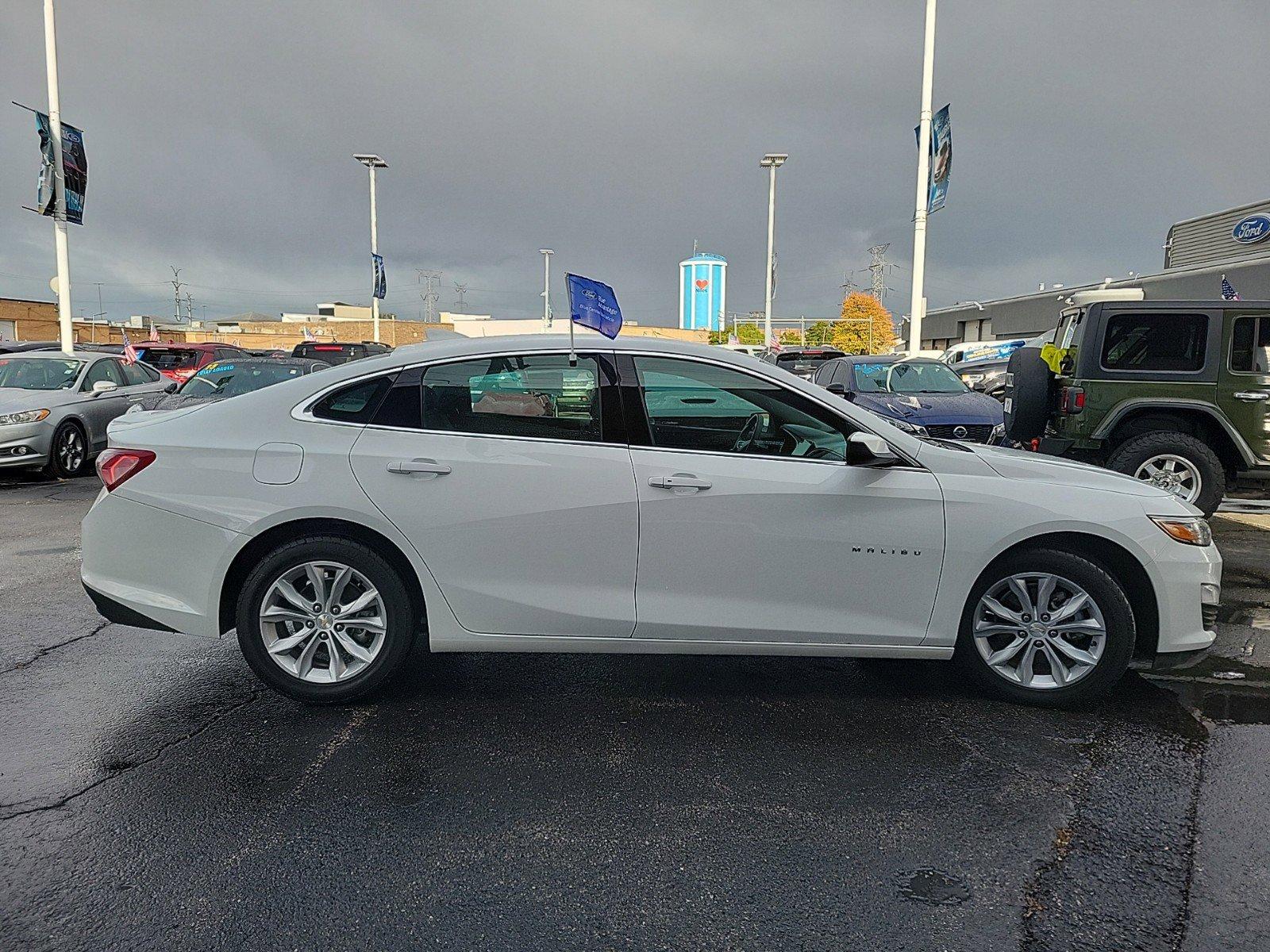 2022 Chevrolet Malibu Vehicle Photo in Saint Charles, IL 60174