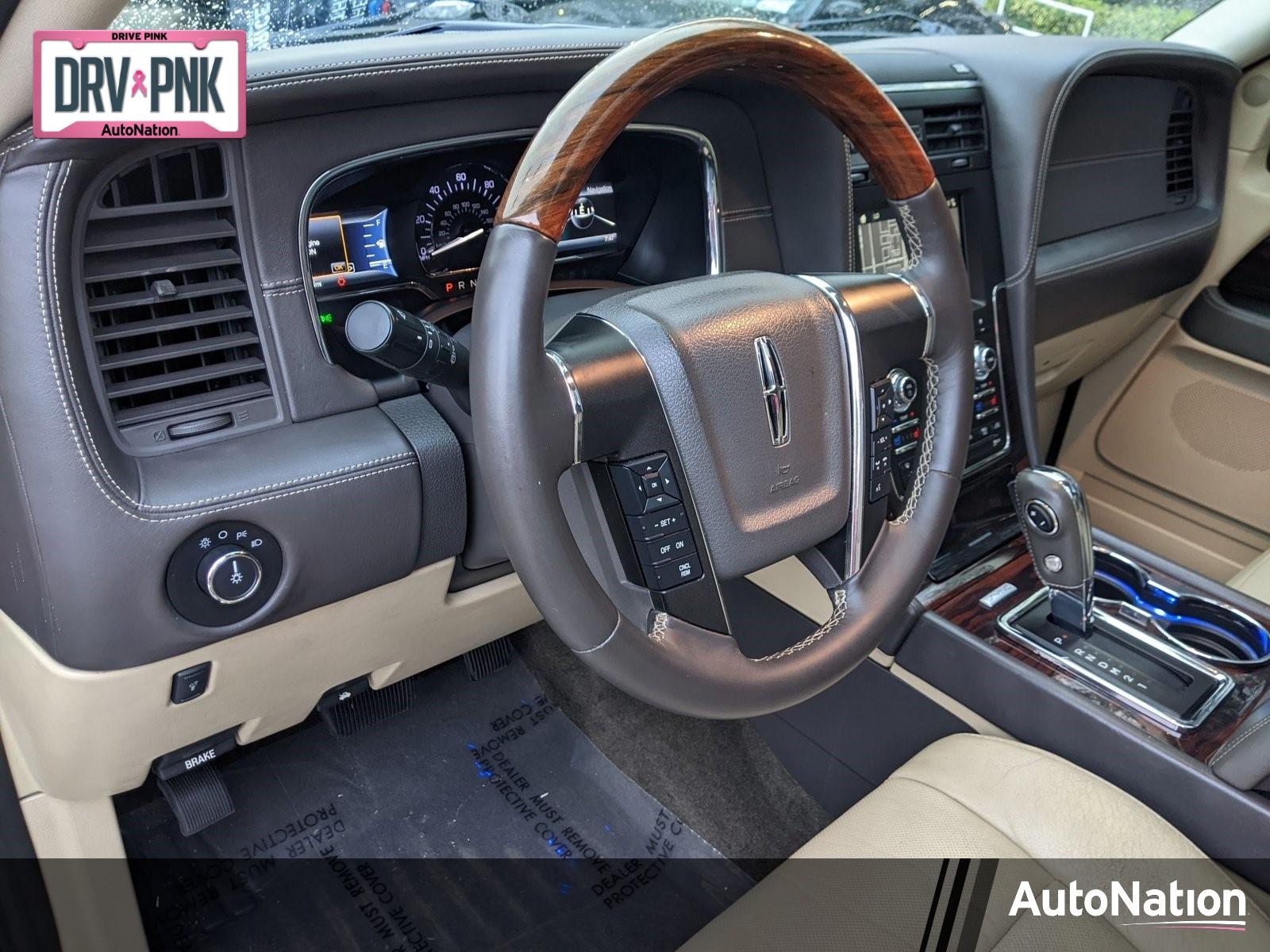 2017 Lincoln Navigator Vehicle Photo in PEMBROKE PINES, FL 33024-6534