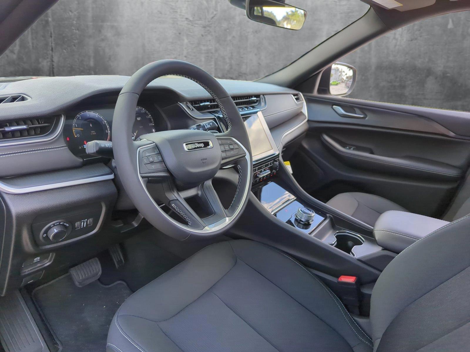 2025 Jeep Grand Cherokee L Vehicle Photo in Pembroke Pines, FL 33027