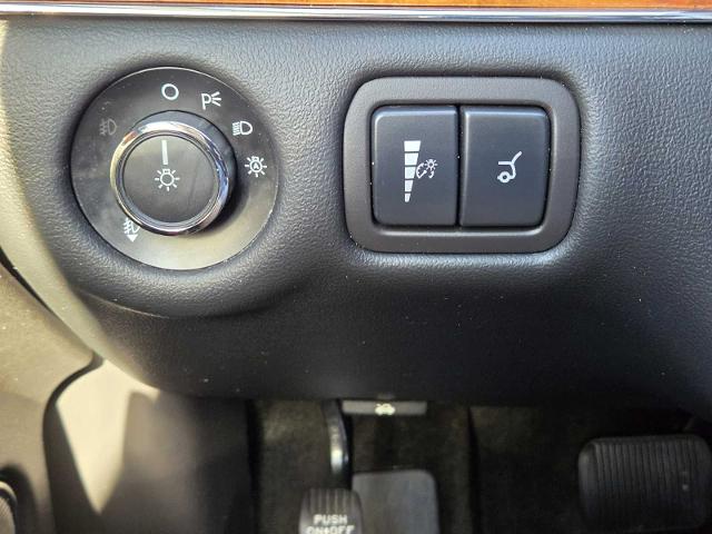 2017 Lincoln MKT Vehicle Photo in DENTON, TX 76210-9321