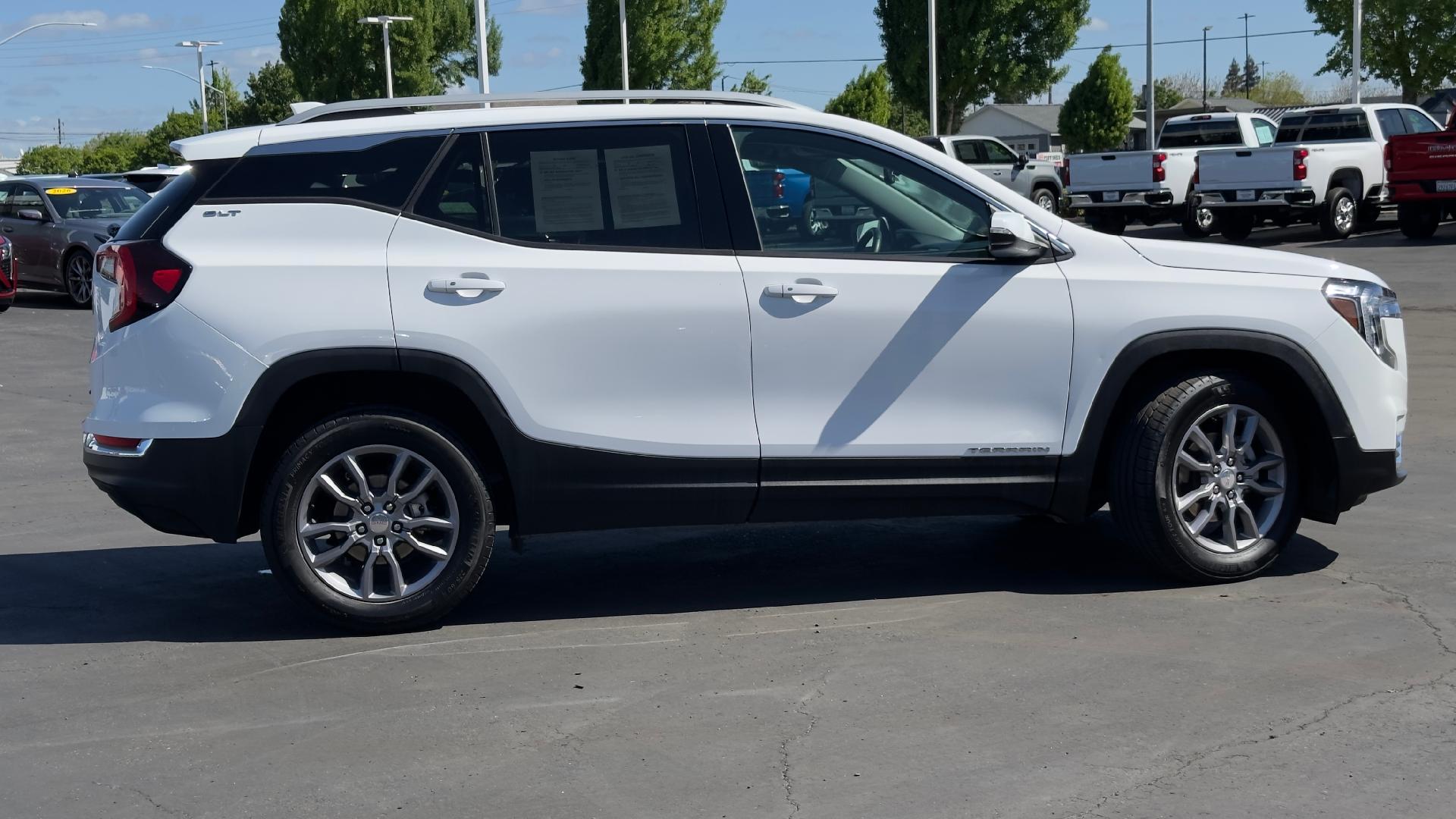 View vehicle photo 3