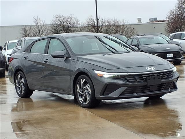 2025 Hyundai ELANTRA Vehicle Photo in Peoria, IL 61615