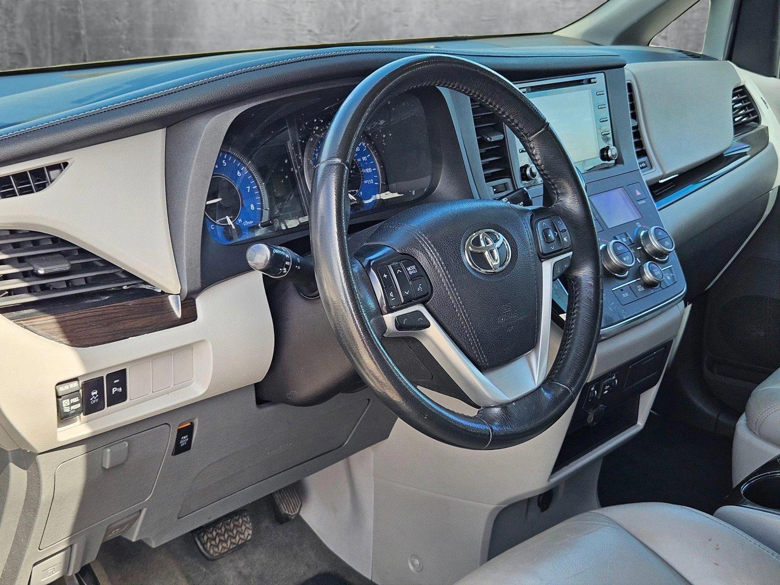 2019 Toyota Sienna Vehicle Photo in Austin, TX 78728