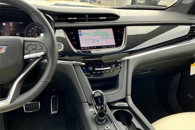 2025 Cadillac XT6 Vehicle Photo in KANSAS CITY, MO 64114-4545