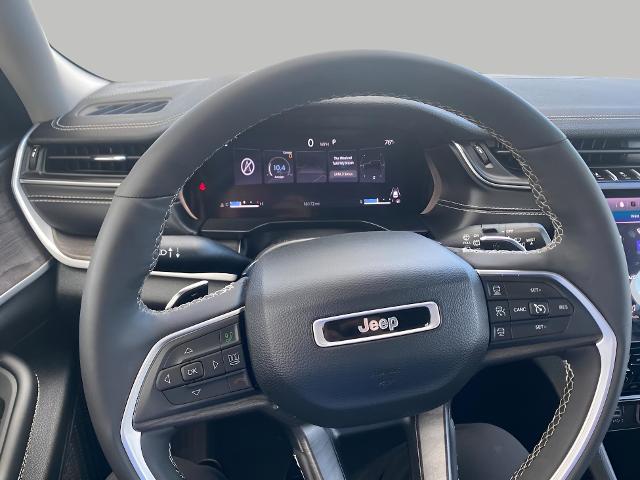 2024 Jeep Grand Cherokee L Vehicle Photo in APPLETON, WI 54914-8833