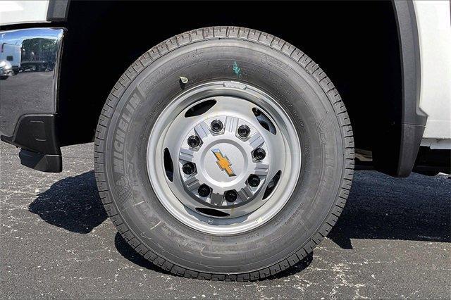 2025 Chevrolet Silverado 3500 HD Chassis Cab Vehicle Photo in INDEPENDENCE, MO 64055-1314