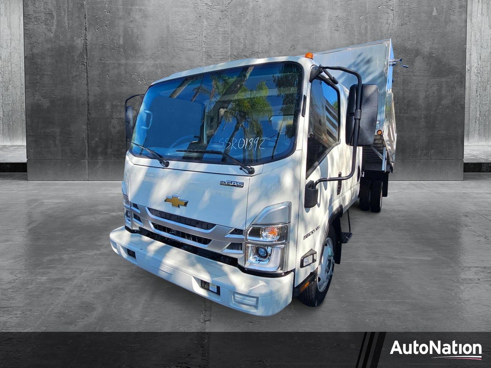 2025 Chevrolet Low Cab Forward 5500 XG Vehicle Photo in GREENACRES, FL 33463-3207