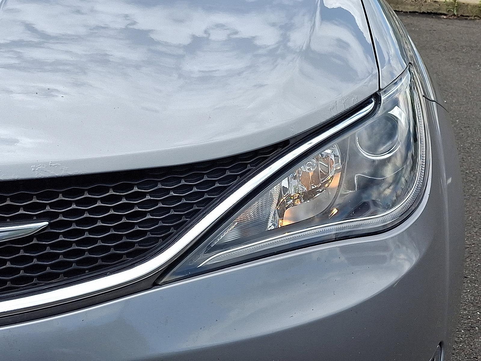 2017 Chrysler Pacifica Vehicle Photo in Trevose, PA 19053