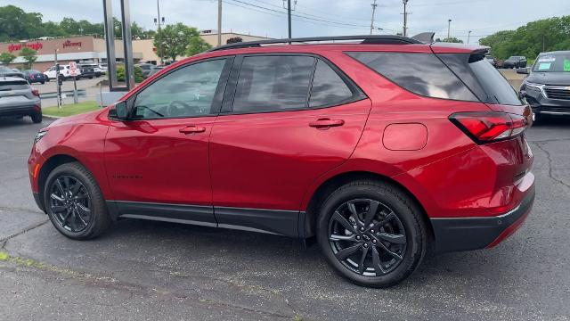 2022 Chevrolet Equinox Vehicle Photo in MOON TOWNSHIP, PA 15108-2571