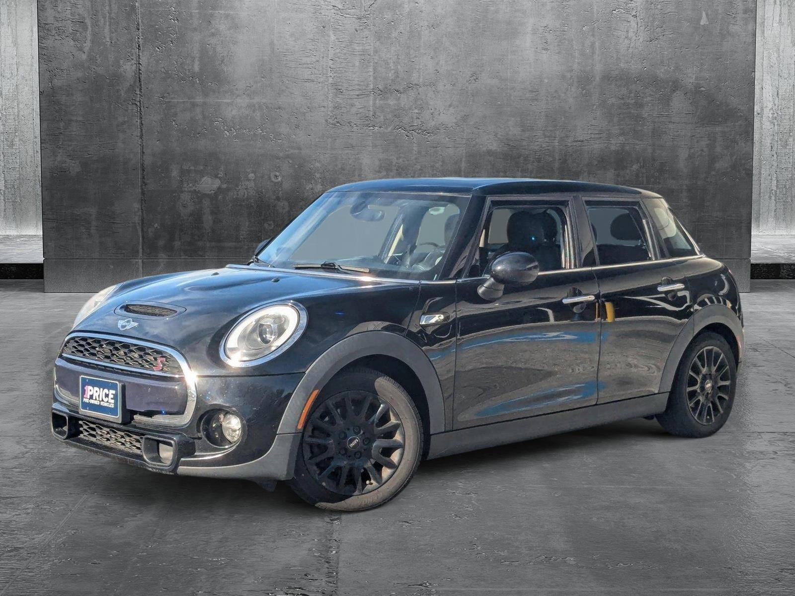 2015 MINI Cooper S Hardtop 4 Door Vehicle Photo in Towson, MD 21204