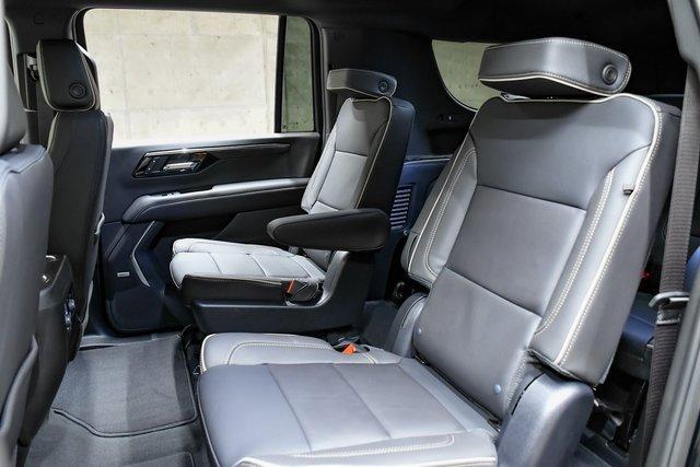 2025 Chevrolet Suburban Vehicle Photo in EVERETT, WA 98203-5662