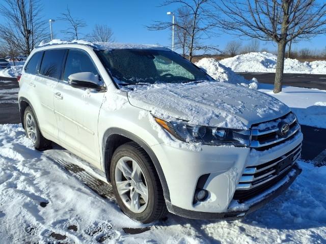 2017 Toyota Highlander Vehicle Photo in Oshkosh, WI 54904