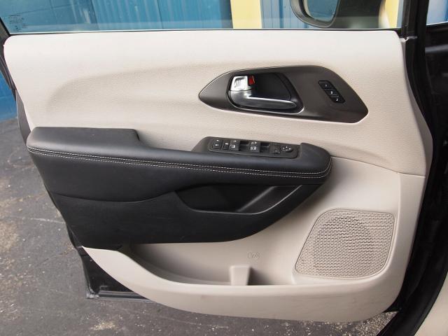 2023 Chrysler Pacifica Vehicle Photo in MADISON, IN 47250-1611
