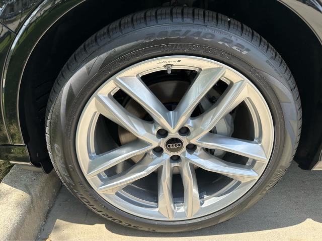 2025 Audi Q7 Vehicle Photo in HOUSTON, TX 77090