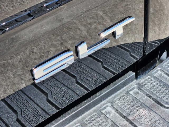 2023 GMC Sierra 1500 Vehicle Photo in DENTON, TX 76210-9321