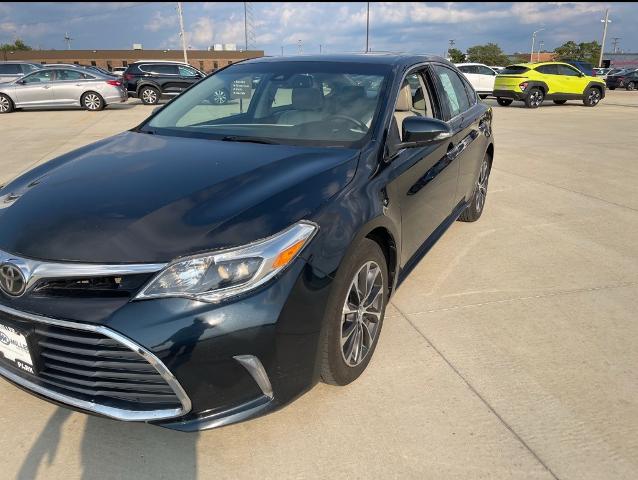 2017 Toyota Avalon Vehicle Photo in Peoria, IL 61615