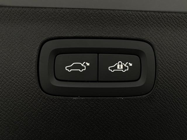 2025 Volvo XC90 Vehicle Photo in Appleton, WI 54913