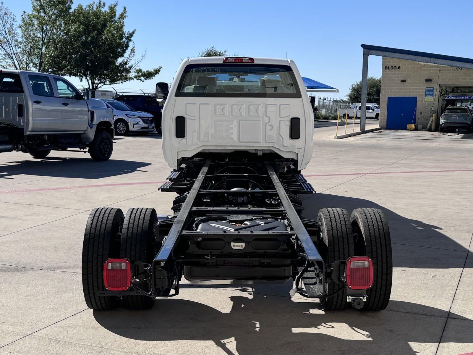 2024 Chevrolet Silverado 5500 HD Vehicle Photo in GEORGETOWN, TX 78626-7508