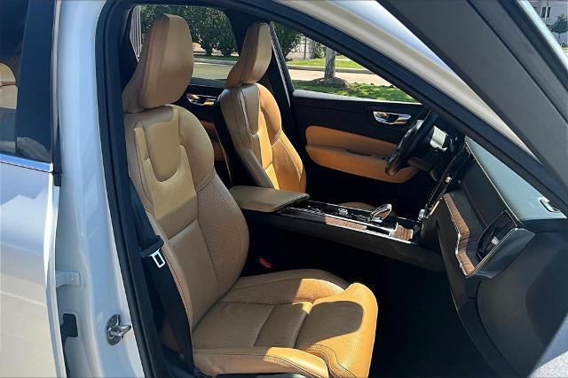 2022 Volvo XC60 Vehicle Photo in Houston, TX 77007