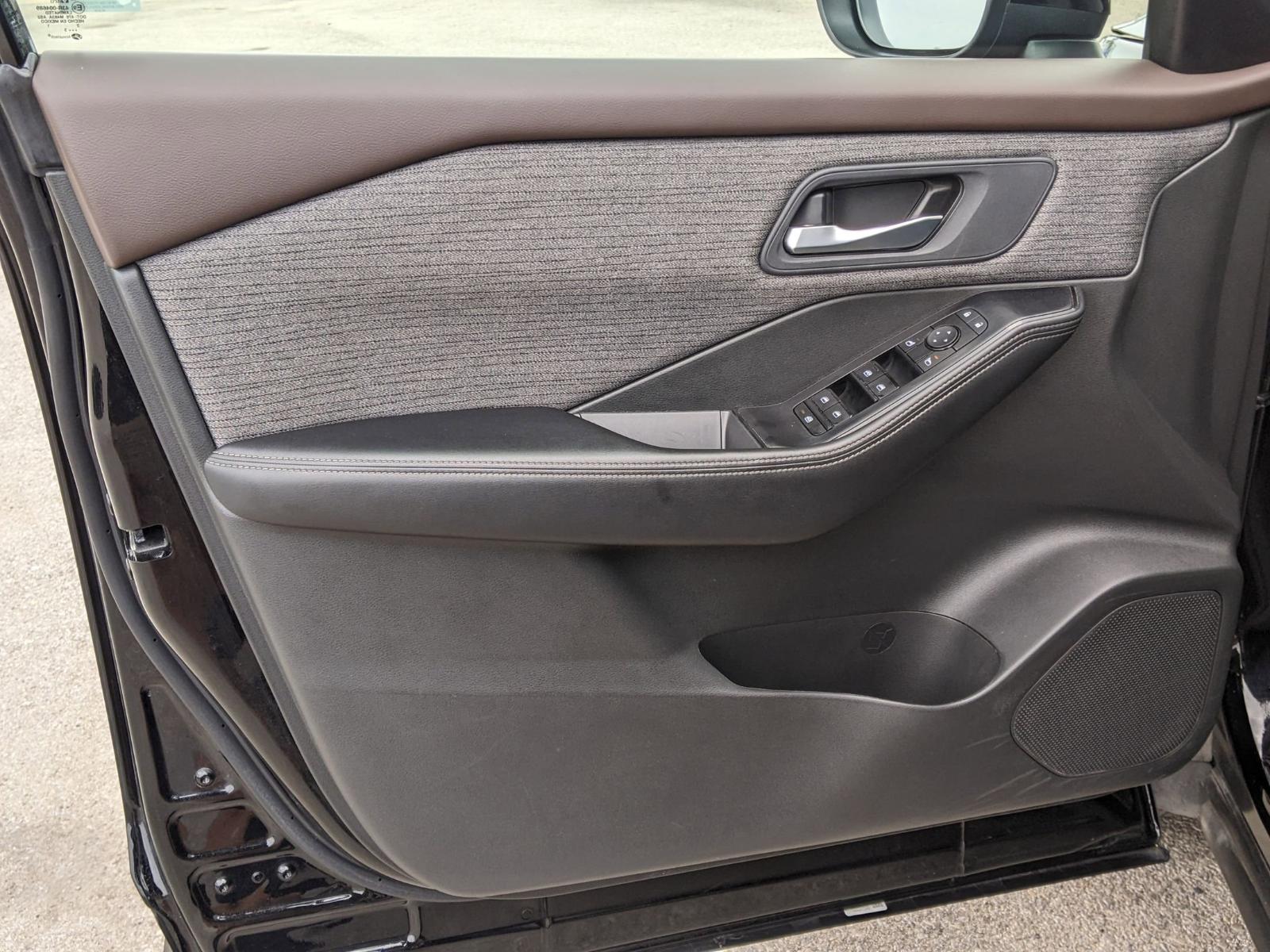 2023 Nissan Rogue Vehicle Photo in Seguin, TX 78155