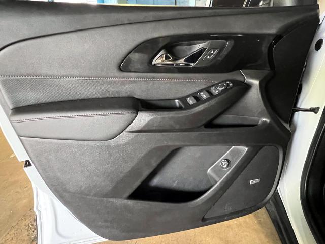 2023 Chevrolet Traverse Vehicle Photo in Roslyn, NY 11576