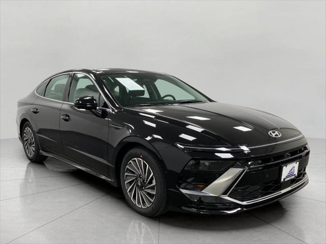 2025 Hyundai SONATA Hybrid Vehicle Photo in Neenah, WI 54956