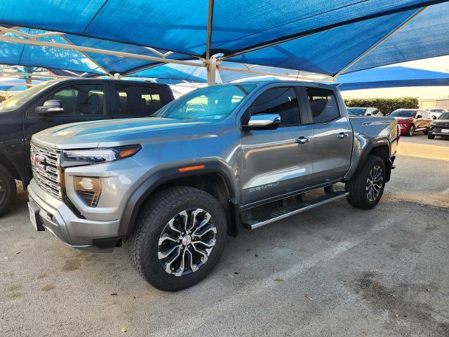 View vehicle photo 2