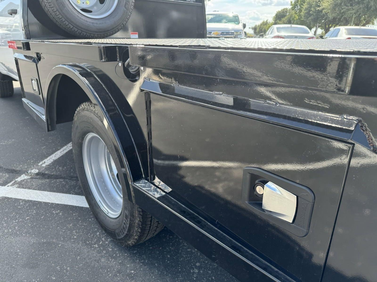 2024 Chevrolet Silverado 3500 HD Chassis Cab Vehicle Photo in GEORGETOWN, TX 78626-7508
