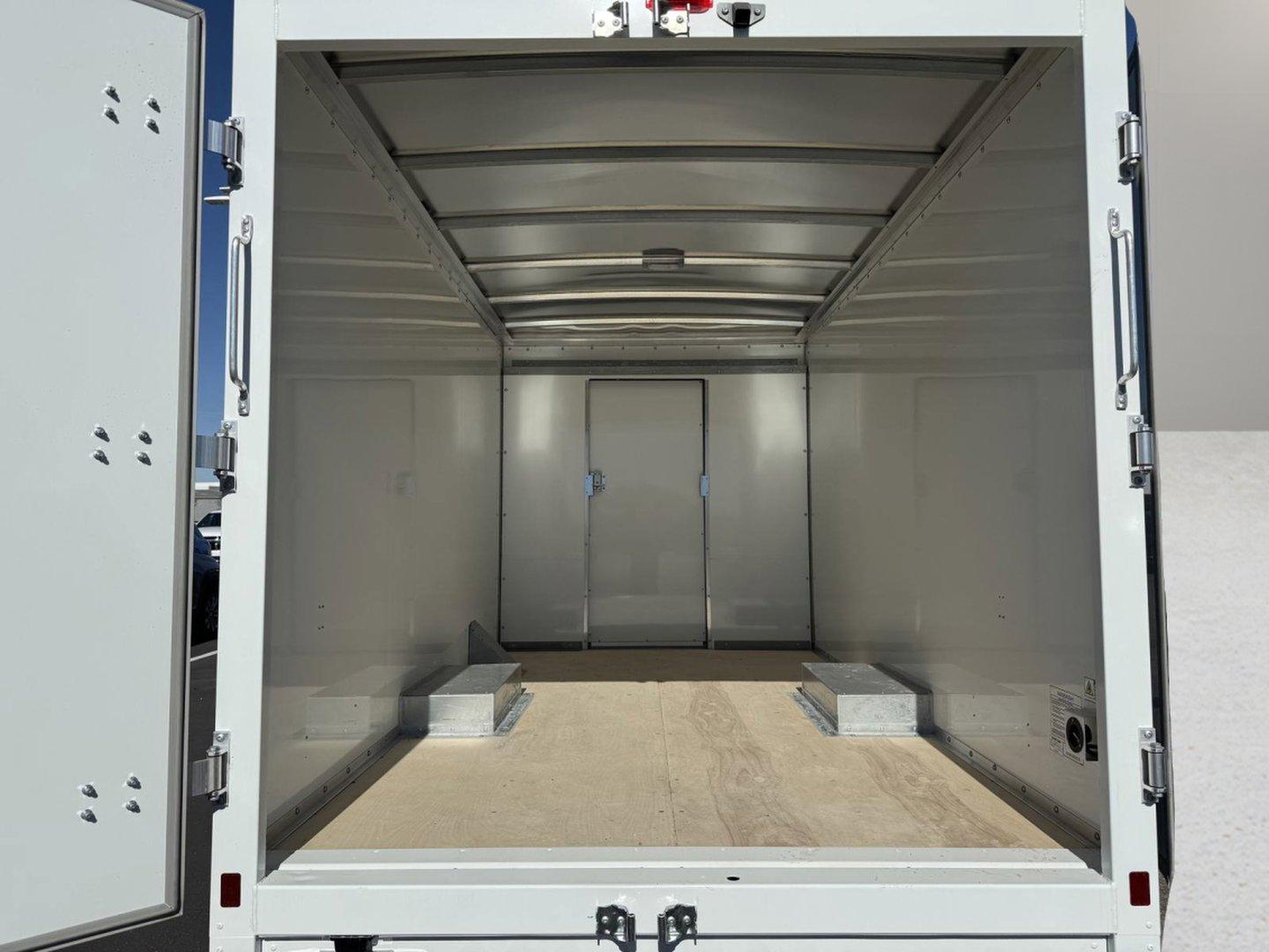 2024 Chevrolet Express Cutaway 3500 Vehicle Photo in GEORGETOWN, TX 78626-7508