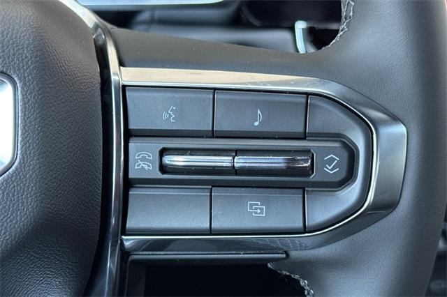 2025 GMC Canyon Vehicle Photo in ELK GROVE, CA 95757-8703