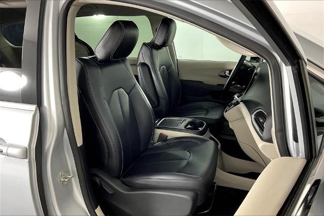 2024 Chrysler Pacifica Vehicle Photo in Tulsa, OK 74129