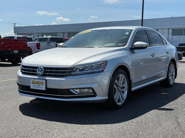 2016 Volkswagen Passat Vehicle Photo in COLUMBIA, MO 65203-3903