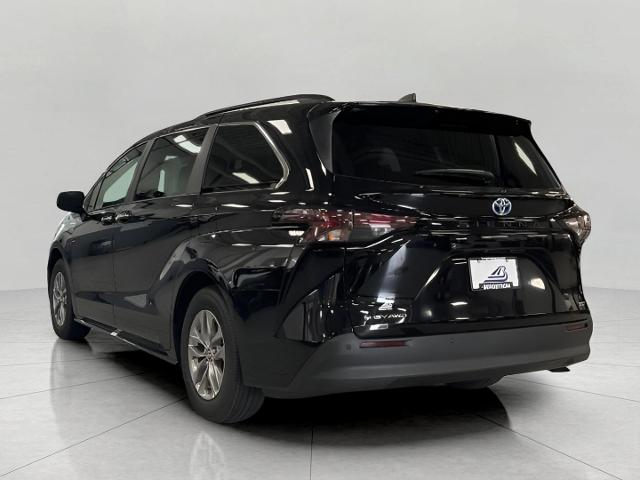 2025 Toyota Sienna Vehicle Photo in Oshkosh, WI 54904