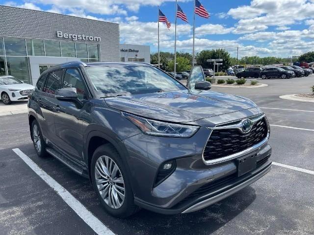 2022 Toyota Highlander Vehicle Photo in Neenah, WI 54956