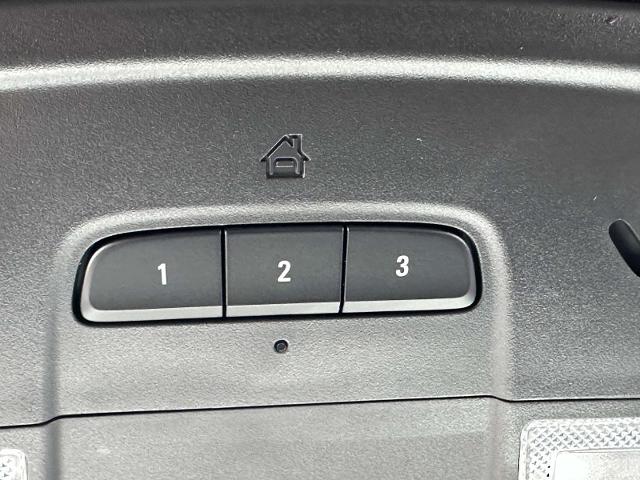 2023 Chevrolet Traverse Vehicle Photo in Roslyn, NY 11576
