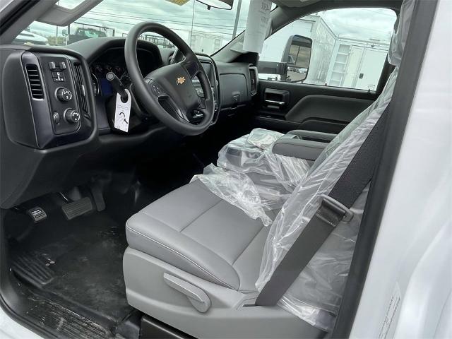 2024 Chevrolet Silverado 5500 HD Vehicle Photo in ALCOA, TN 37701-3235