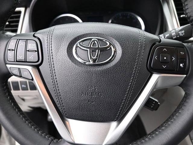 2016 Toyota Highlander Vehicle Photo in Marion, IA 52302